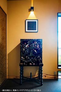 キュレーションホテル熱海桃乃屋庵の江戸時代につくられた長崎螺鈿のキャビネット